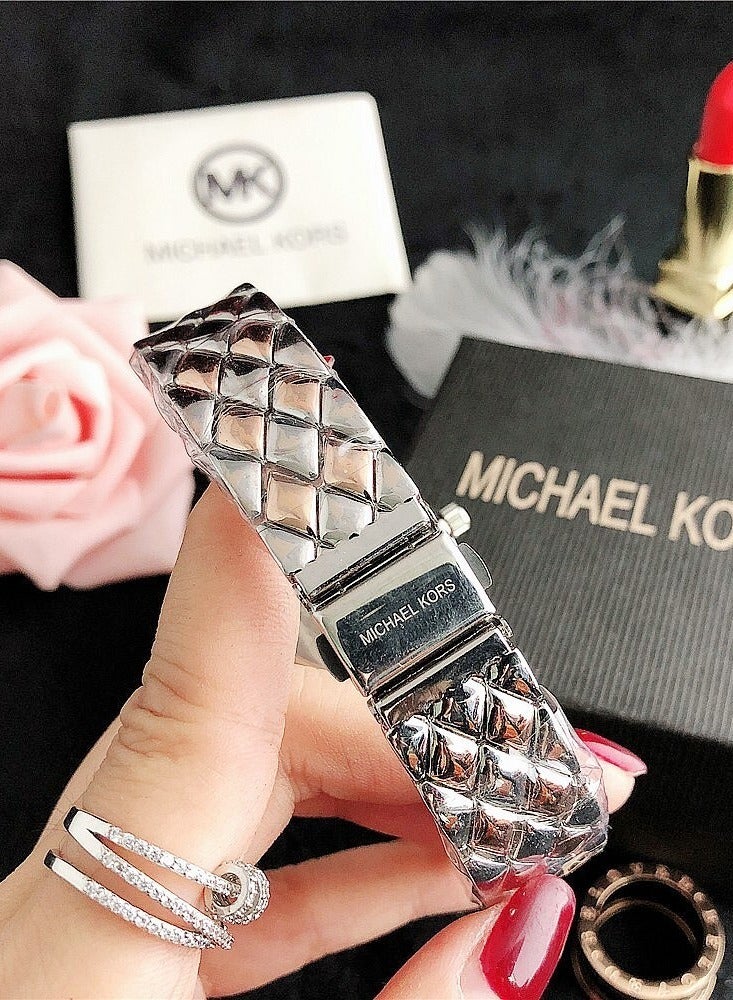 ام كي ساعة MK Michael Kors للنساء باللون الذهبي الوردي مع إطار مرصع بالكريستال وأرقام رومانية - Image 4